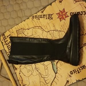 Geox Italian leather brand new boots, available for 5 days only